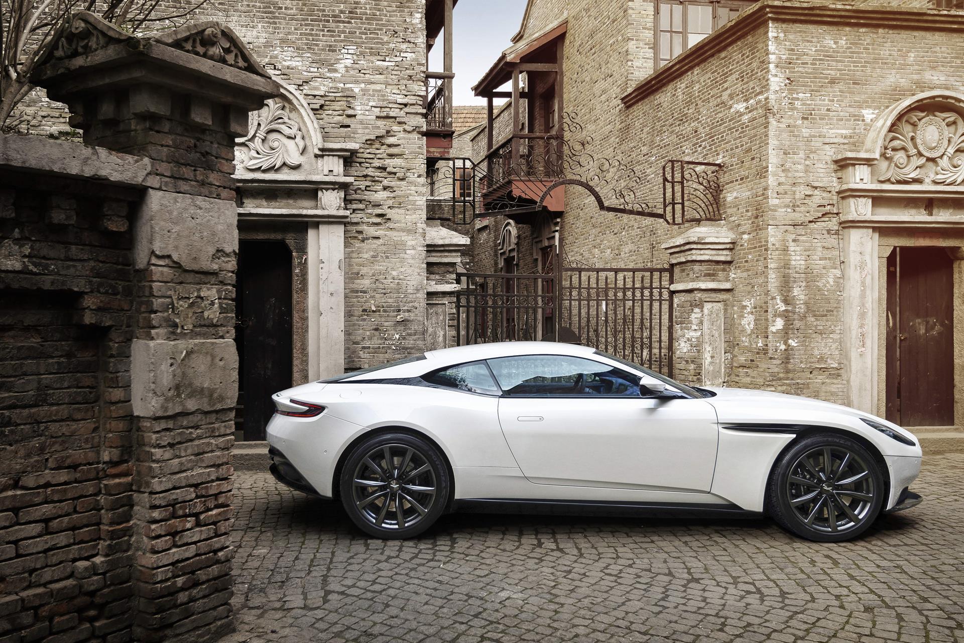 2017 Aston Martin DB11 V8